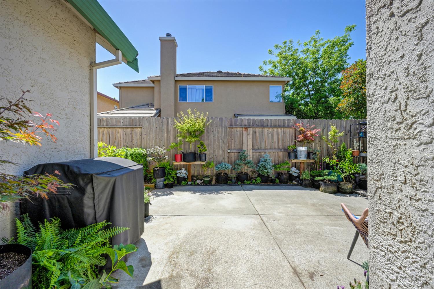 6 Carver Ct, Sacramento, CA 95835