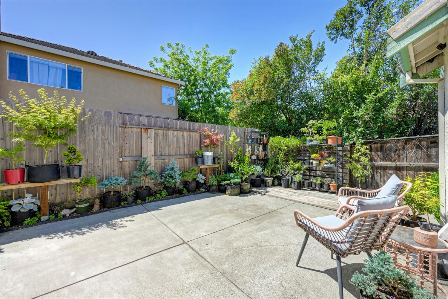 6 Carver Ct, Sacramento, CA 95835