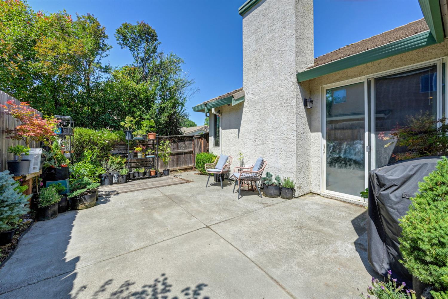 6 Carver Ct, Sacramento, CA 95835