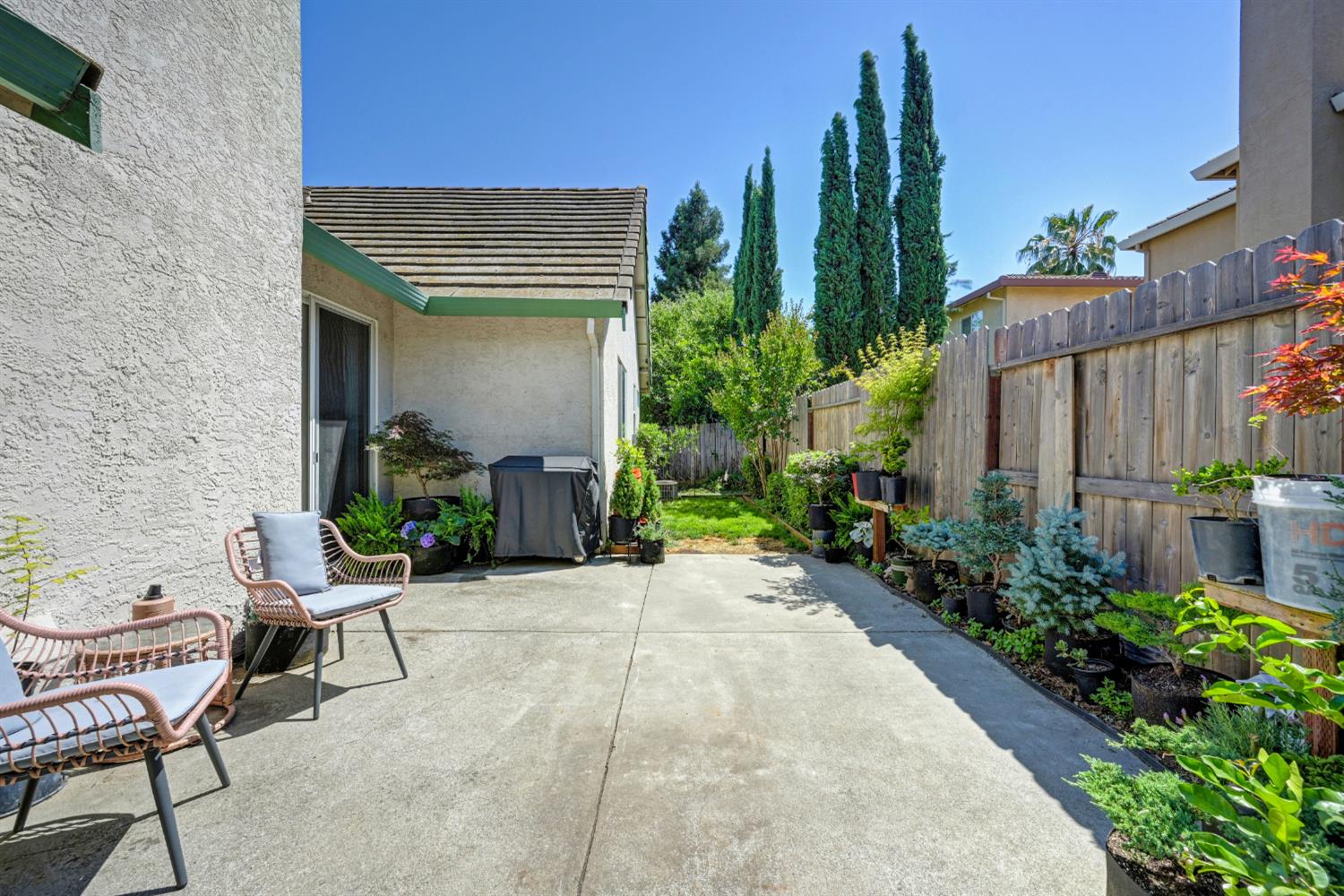 6 Carver Ct, Sacramento, CA 95835