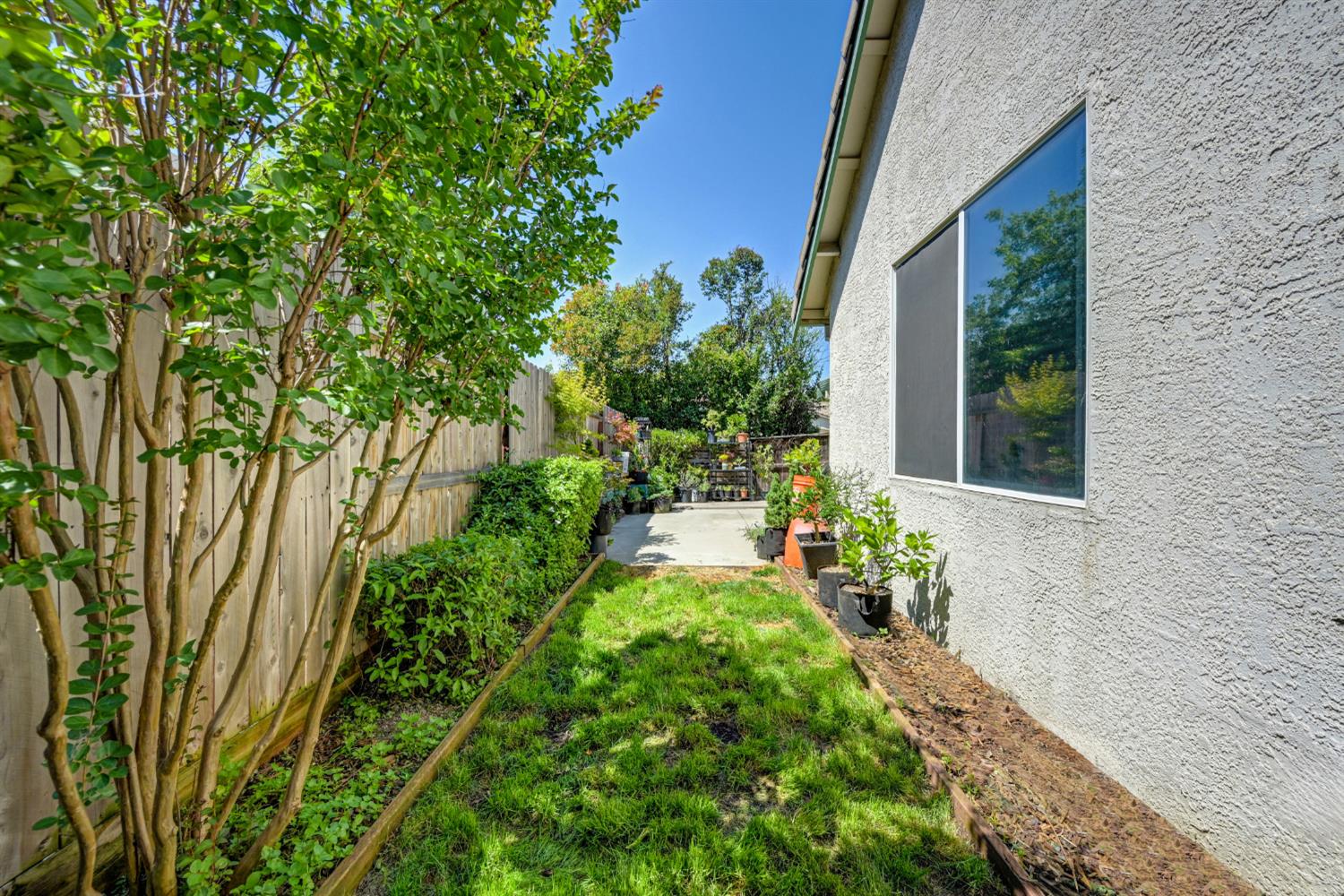 6 Carver Ct, Sacramento, CA 95835