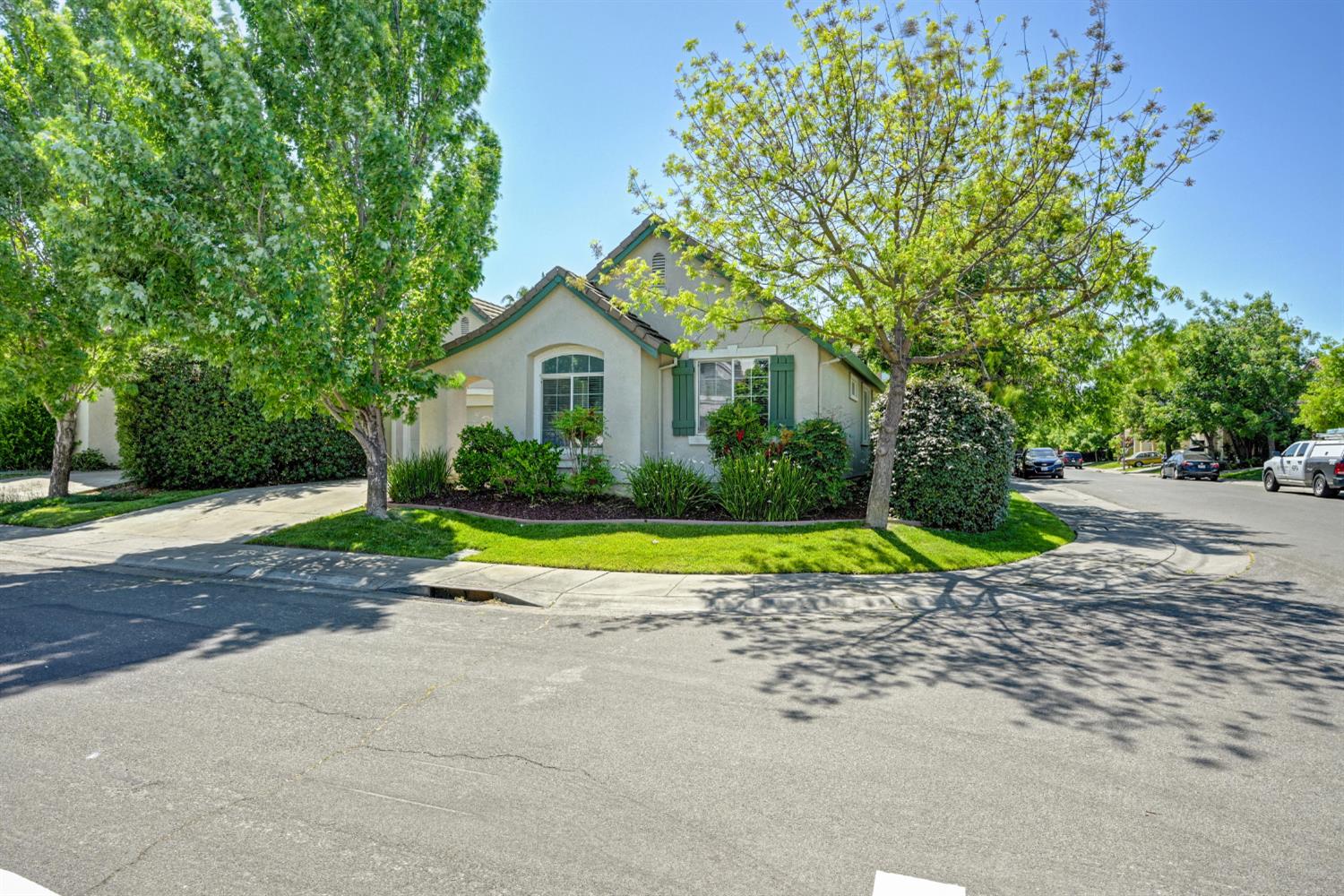6 Carver Ct, Sacramento, CA 95835