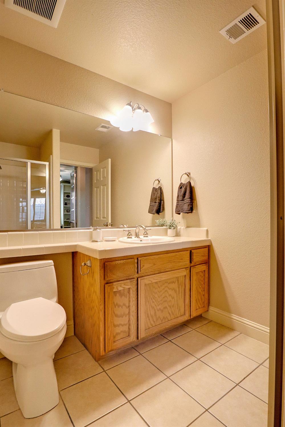 2591 E Powers Ave, Fresno, CA 93720