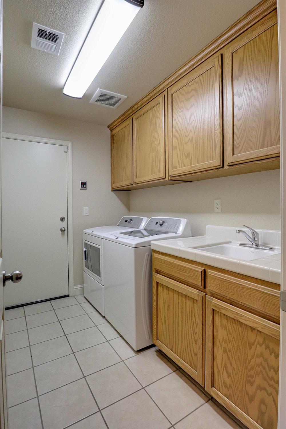 2591 E Powers Ave, Fresno, CA 93720