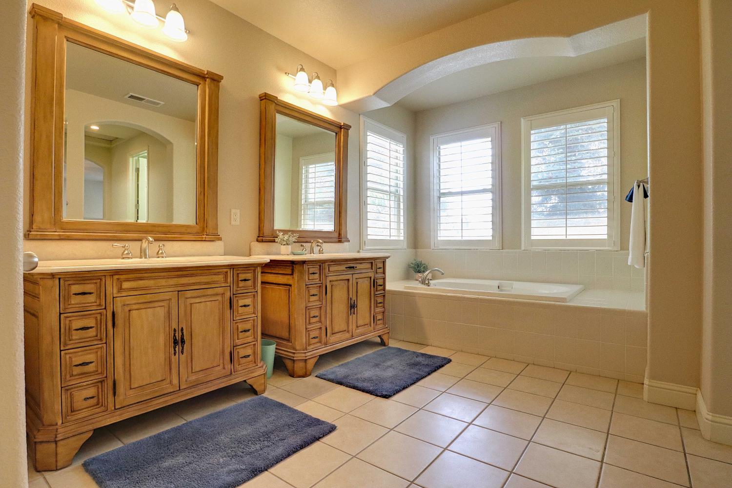 2591 E Powers Ave, Fresno, CA 93720
