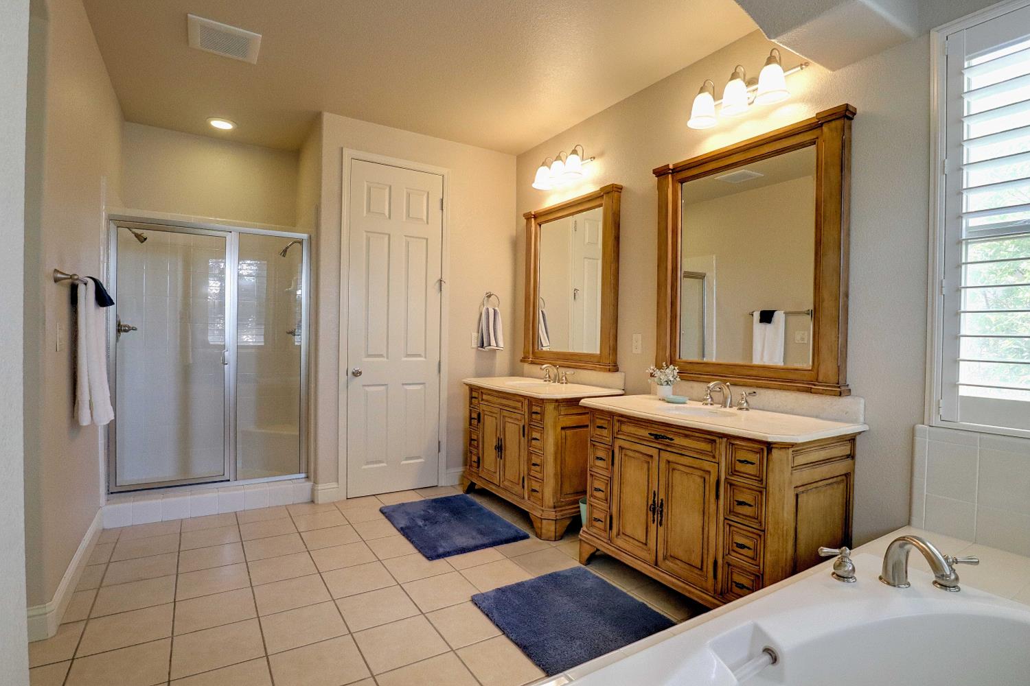 2591 E Powers Ave, Fresno, CA 93720