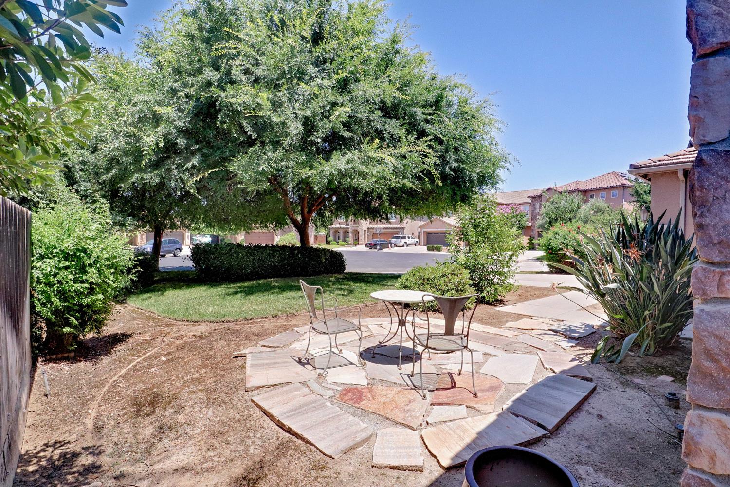 2591 E Powers Ave, Fresno, CA 93720