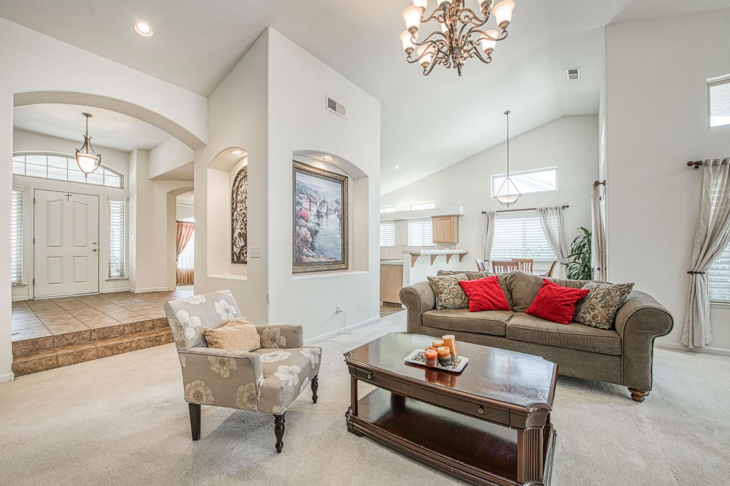 6671 E Simpson Ave, Fresno, CA 93727