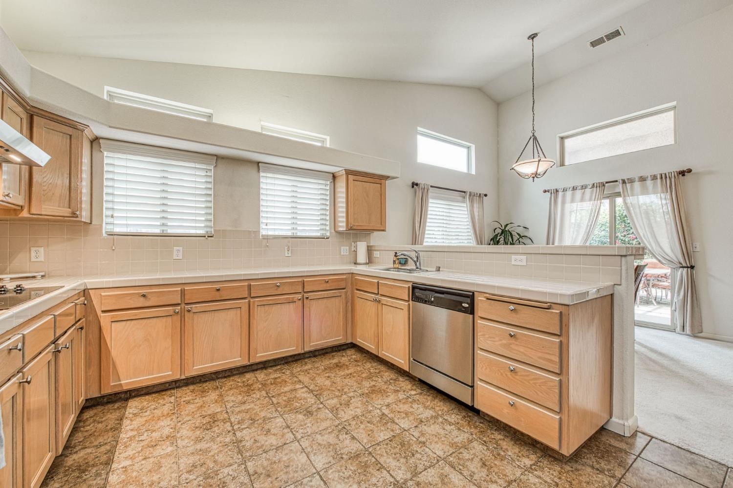 6671 E Simpson Ave, Fresno, CA 93727