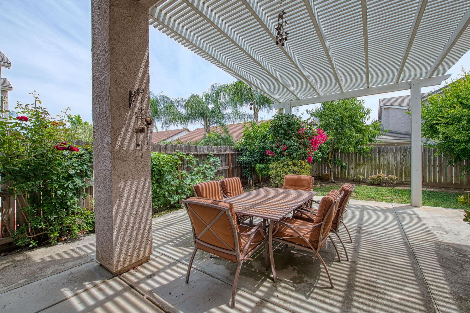 6671 E Simpson Ave, Fresno, CA 93727