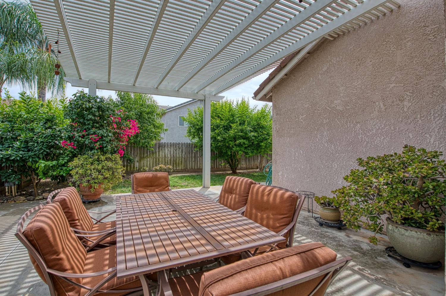 6671 E Simpson Ave, Fresno, CA 93727