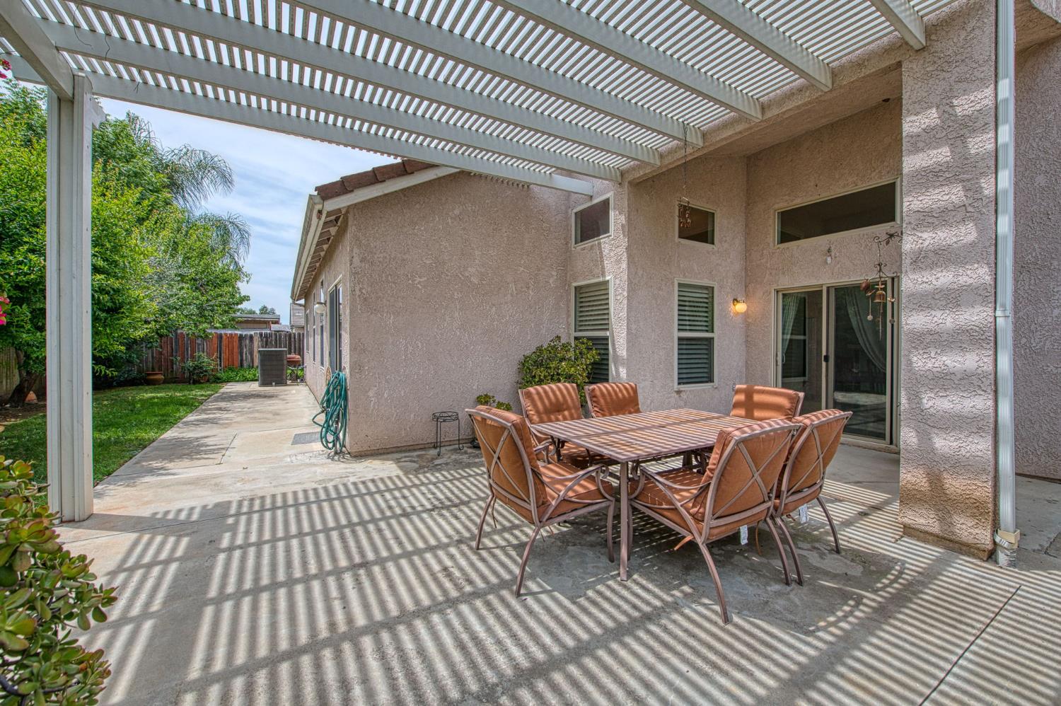6671 E Simpson Ave, Fresno, CA 93727