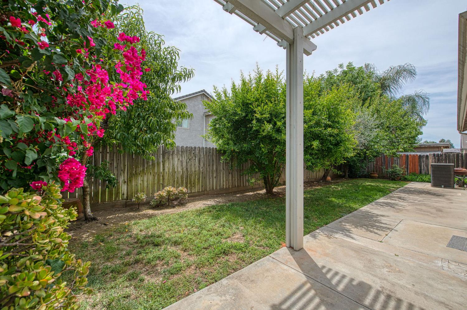 6671 E Simpson Ave, Fresno, CA 93727