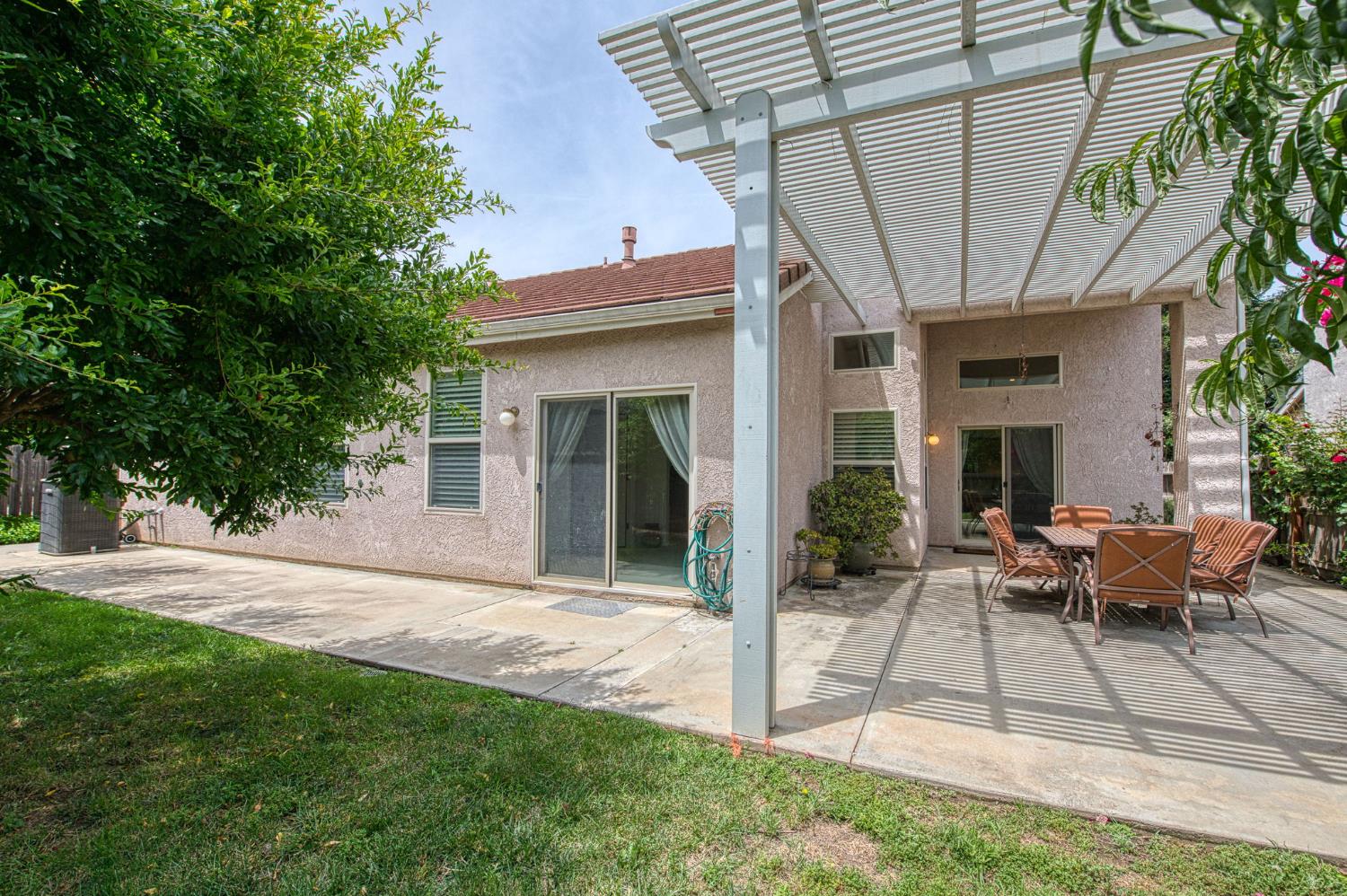 6671 E Simpson Ave, Fresno, CA 93727