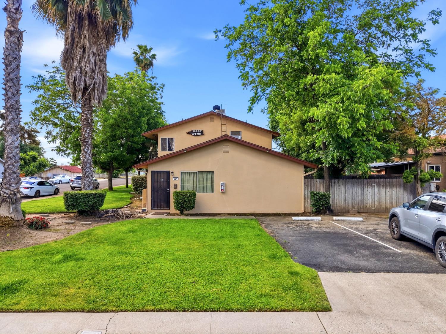 551 E 11Th St, Hanford, CA 93230