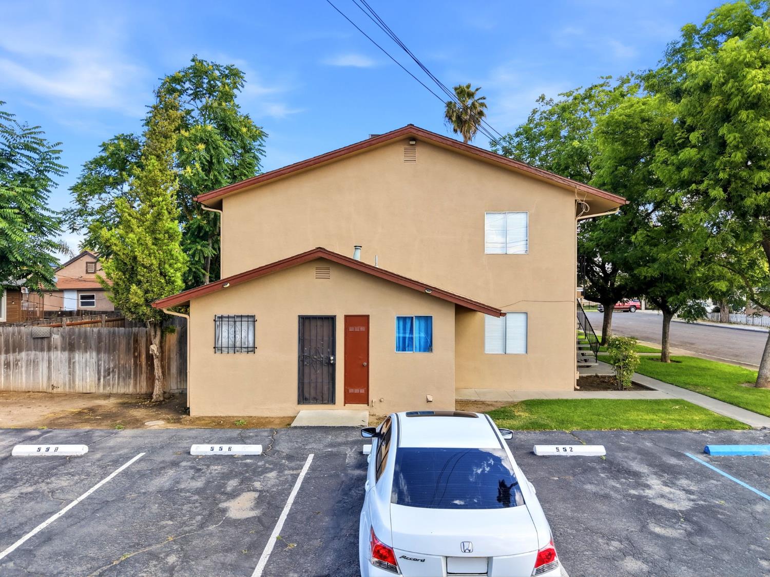 551 E 11Th St, Hanford, CA 93230