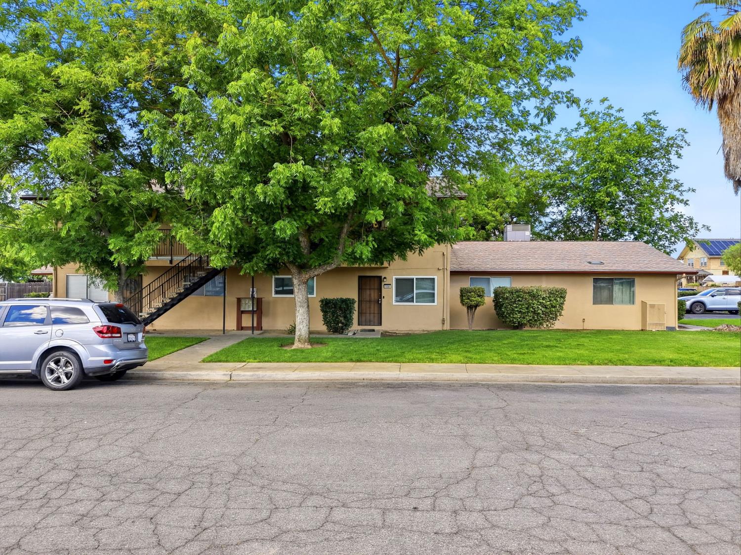 551 E 11Th St, Hanford, CA 93230