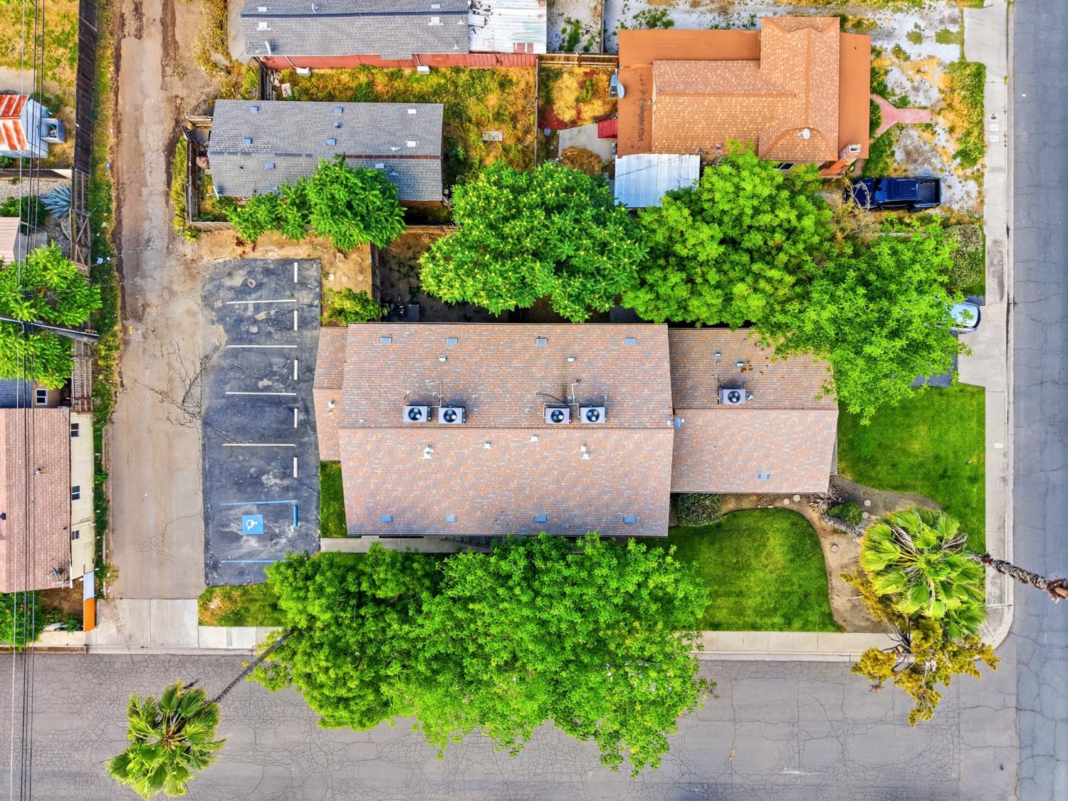 551 E 11Th St, Hanford, CA 93230