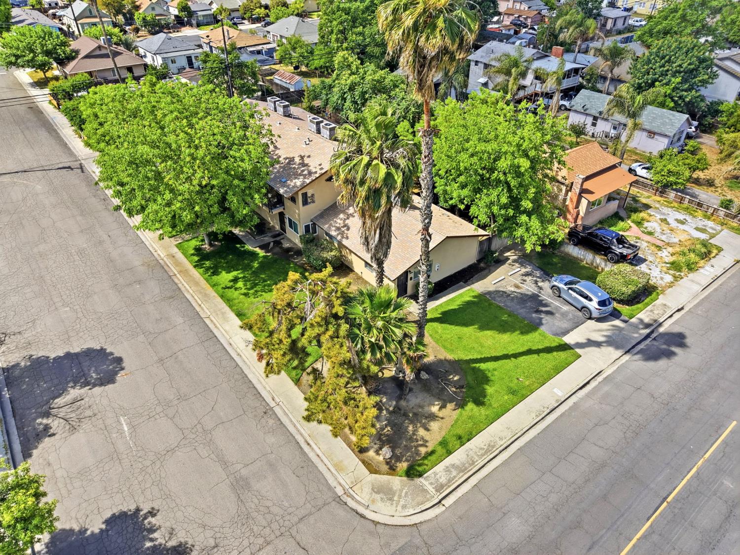 551 E 11Th St, Hanford, CA 93230
