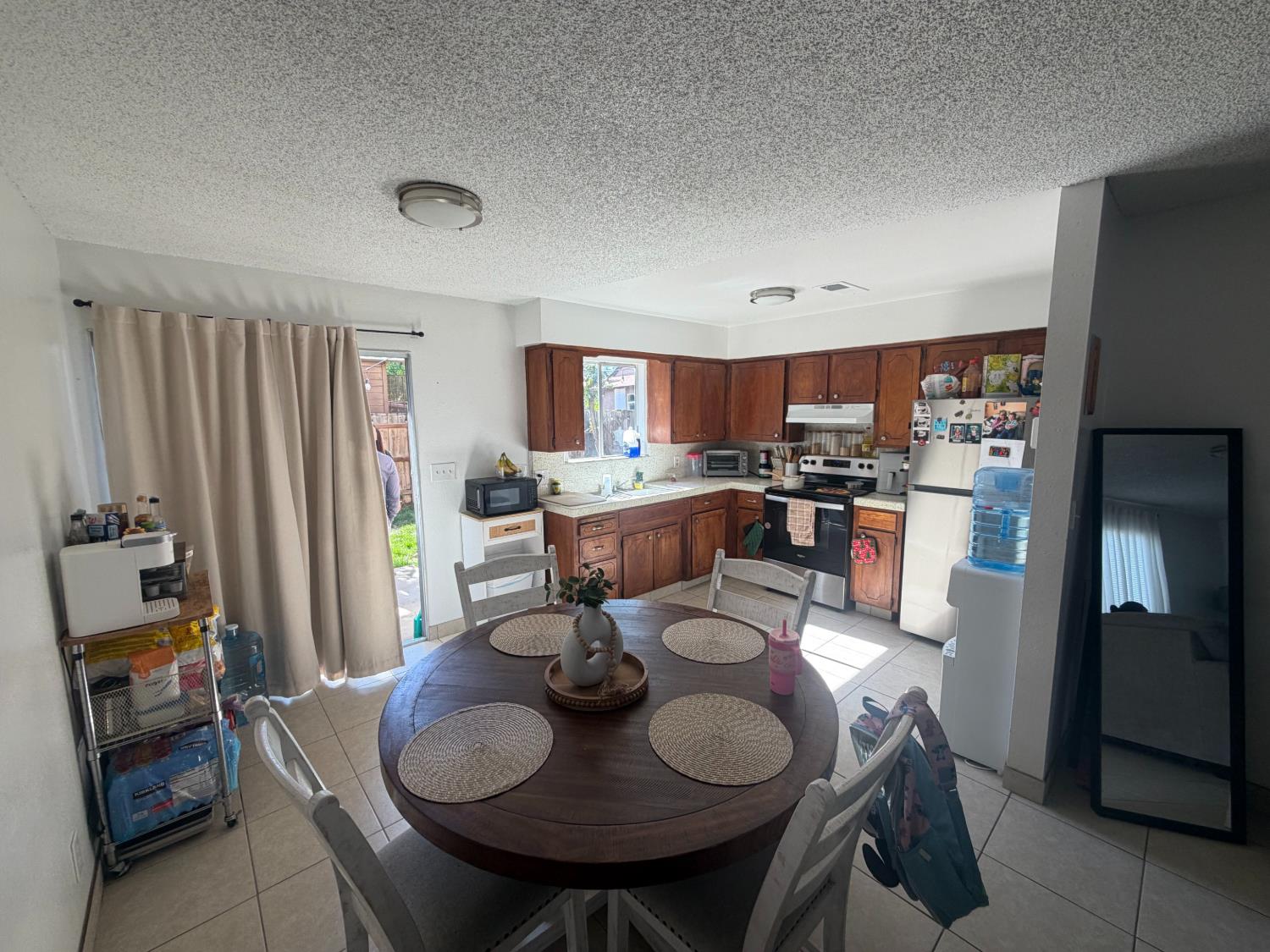 551 E 11Th St, Hanford, CA 93230