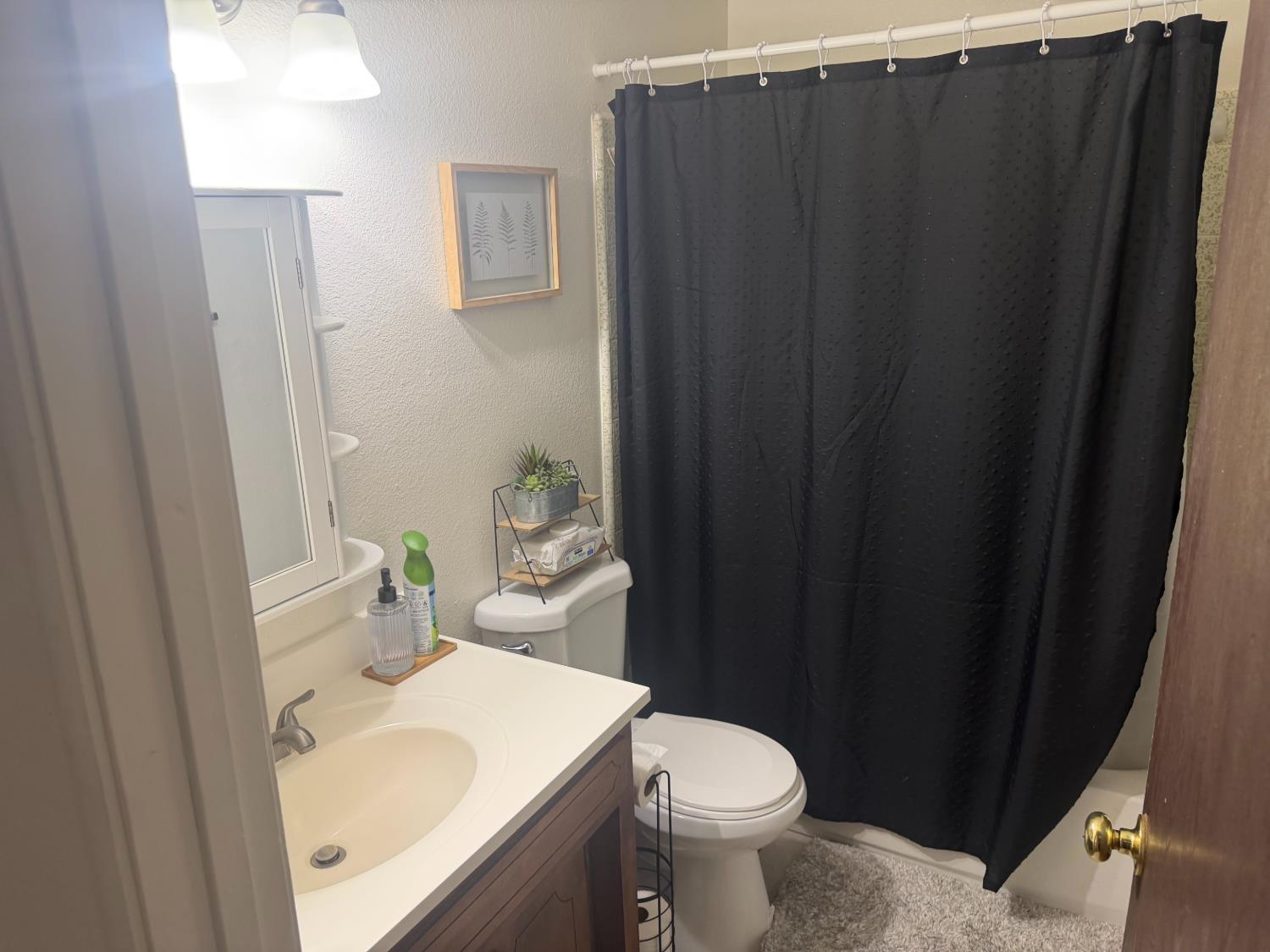 551 E 11Th St, Hanford, CA 93230