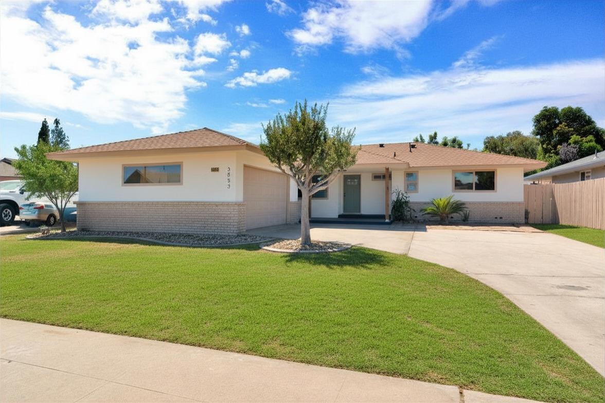 3853 N Millbrook Ave, Fresno, CA 93726