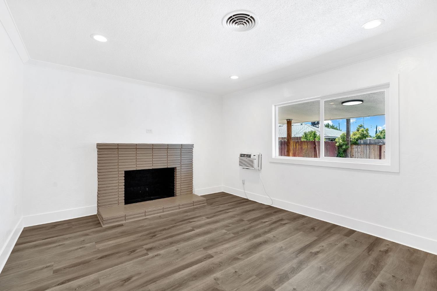 3853 N Millbrook Ave, Fresno, CA 93726