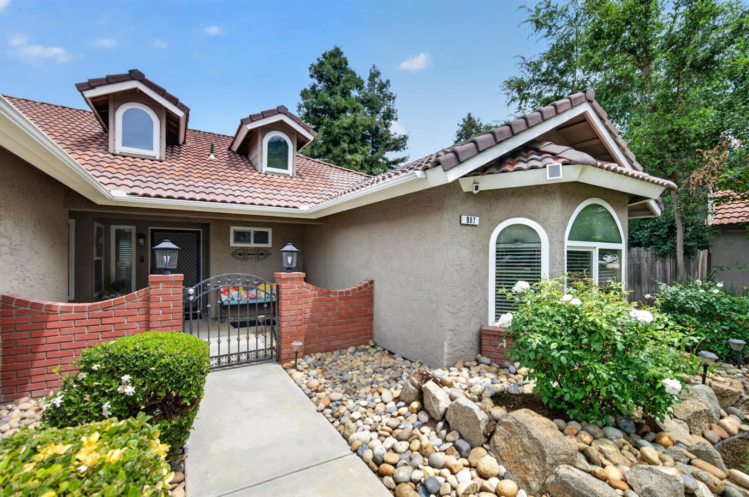 997 Pistachio Ave, Clovis, CA 93611