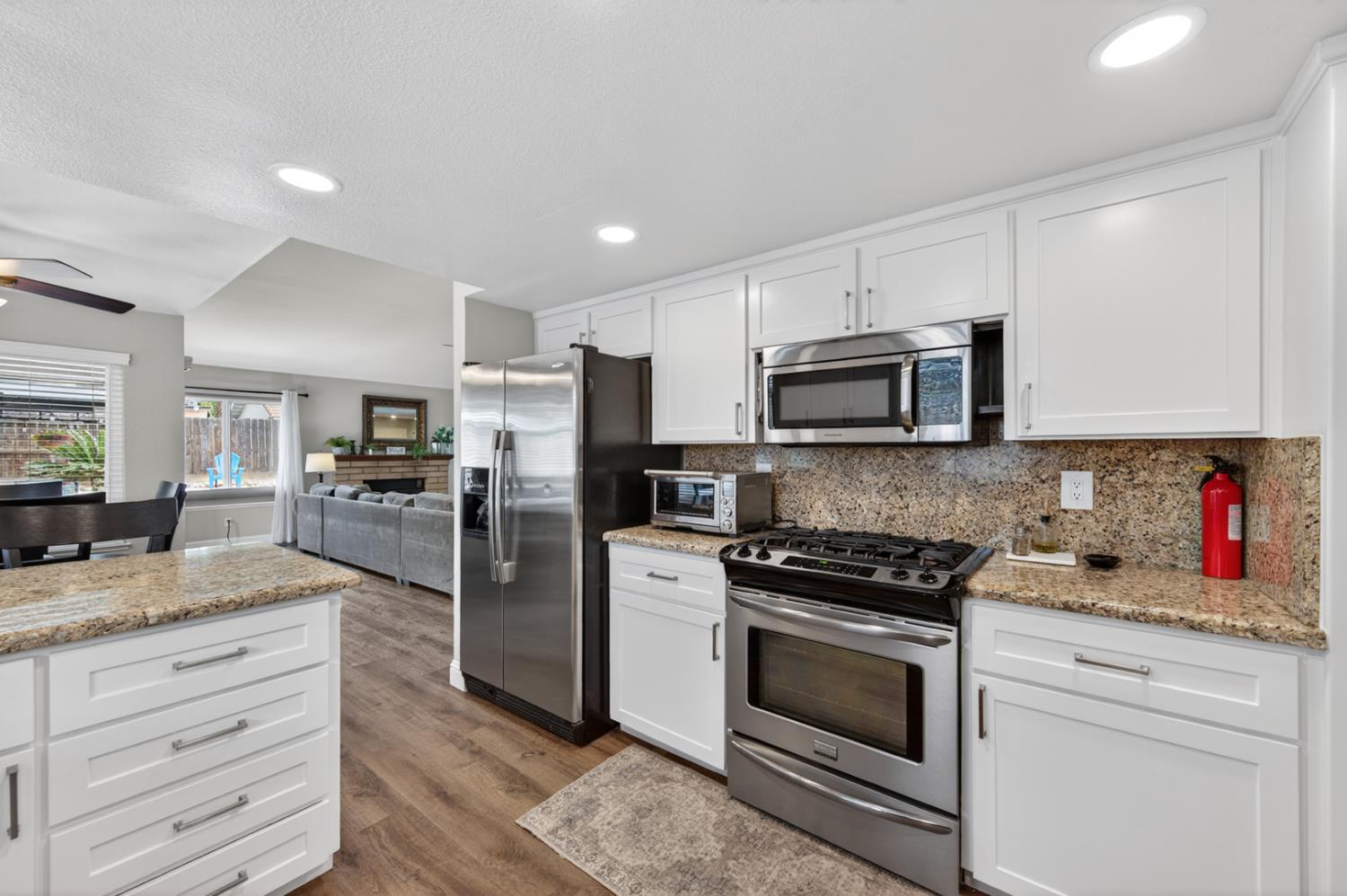 997 Pistachio Ave, Clovis, CA 93611