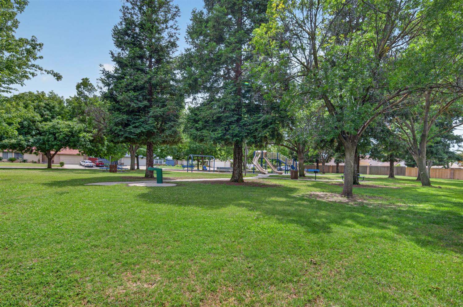 997 Pistachio Ave, Clovis, CA 93611