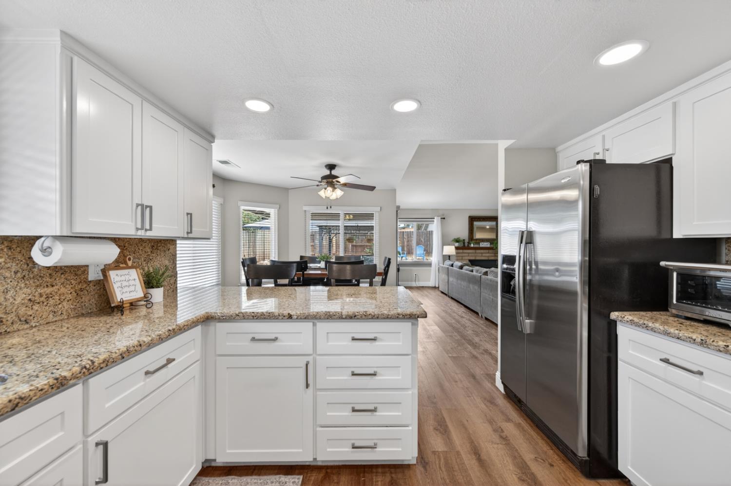 997 Pistachio Ave, Clovis, CA 93611