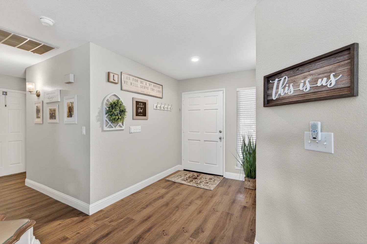 997 Pistachio Ave, Clovis, CA 93611