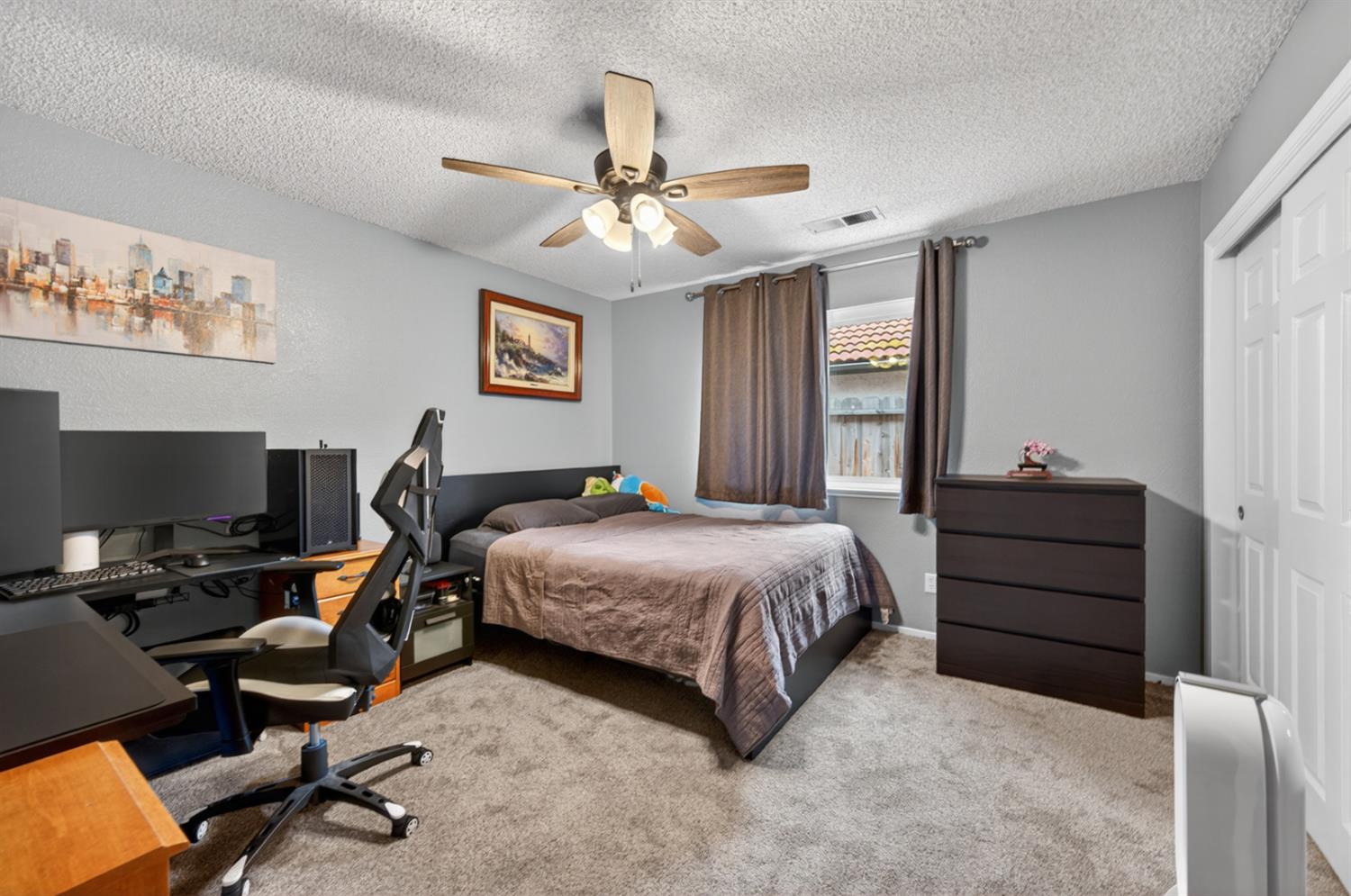 997 Pistachio Ave, Clovis, CA 93611