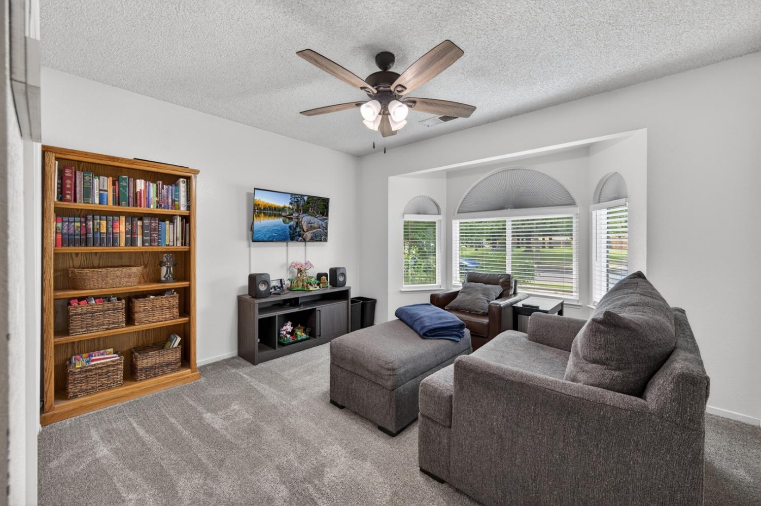 997 Pistachio Ave, Clovis, CA 93611
