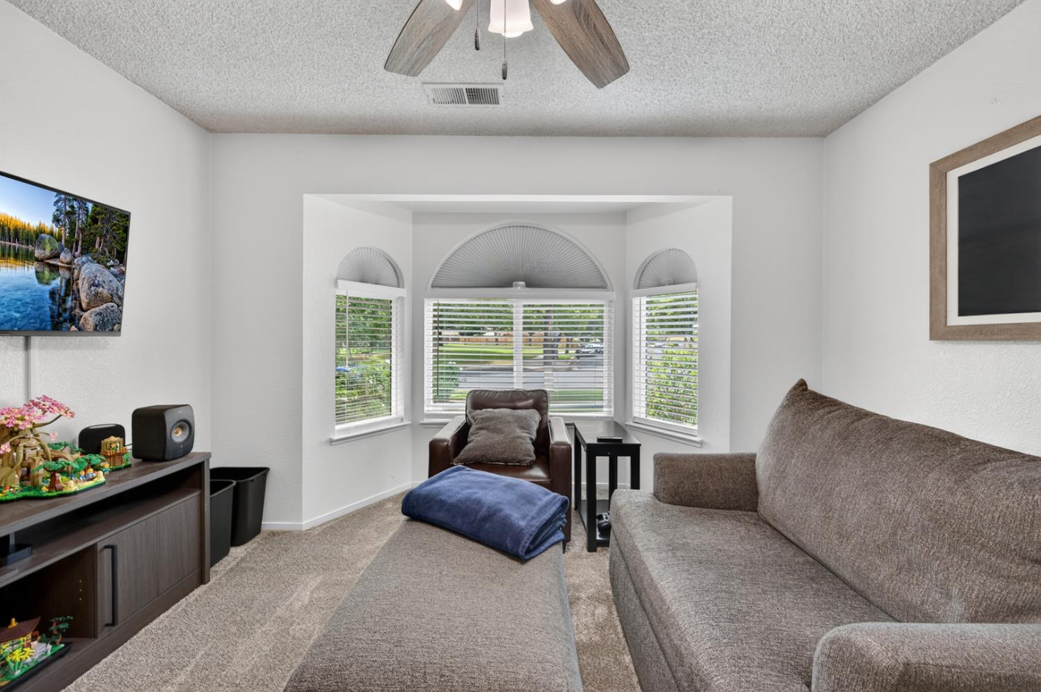 997 Pistachio Ave, Clovis, CA 93611