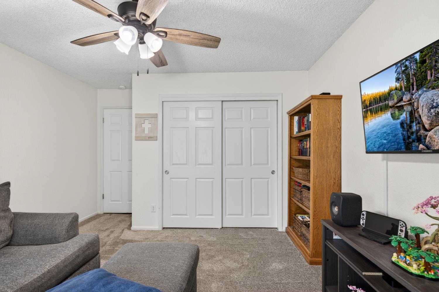 997 Pistachio Ave, Clovis, CA 93611
