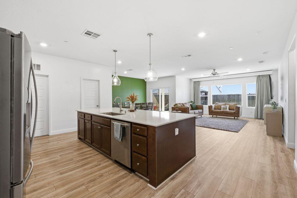 5836 E Pitt Ave, Fresno, CA 93727