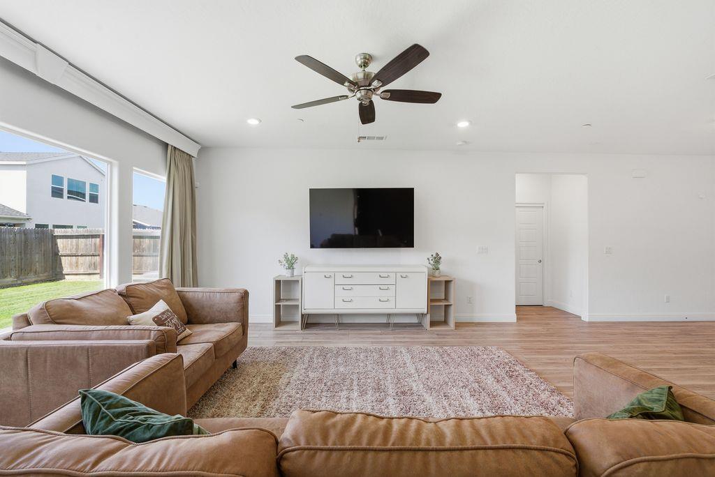 5836 E Pitt Ave, Fresno, CA 93727