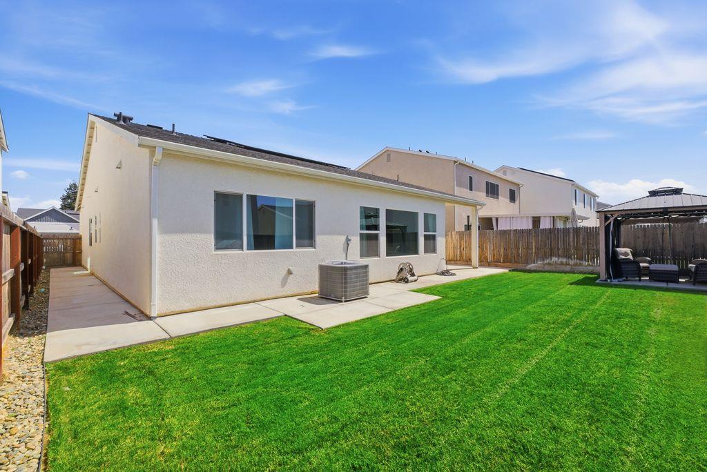 5836 E Pitt Ave, Fresno, CA 93727