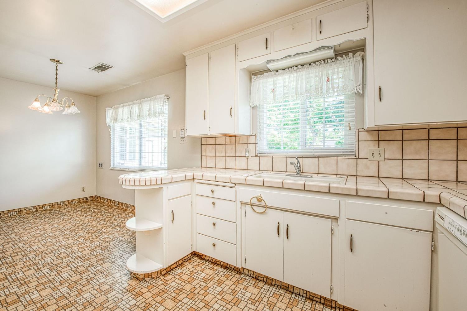 3544 E Indianapolis Ave, Fresno, CA 93726