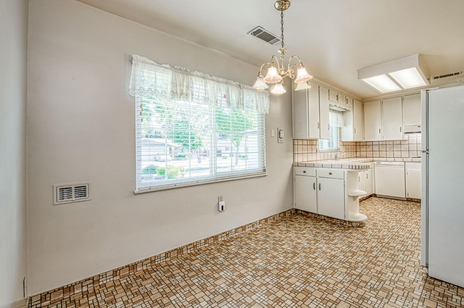3544 E Indianapolis Ave, Fresno, CA 93726