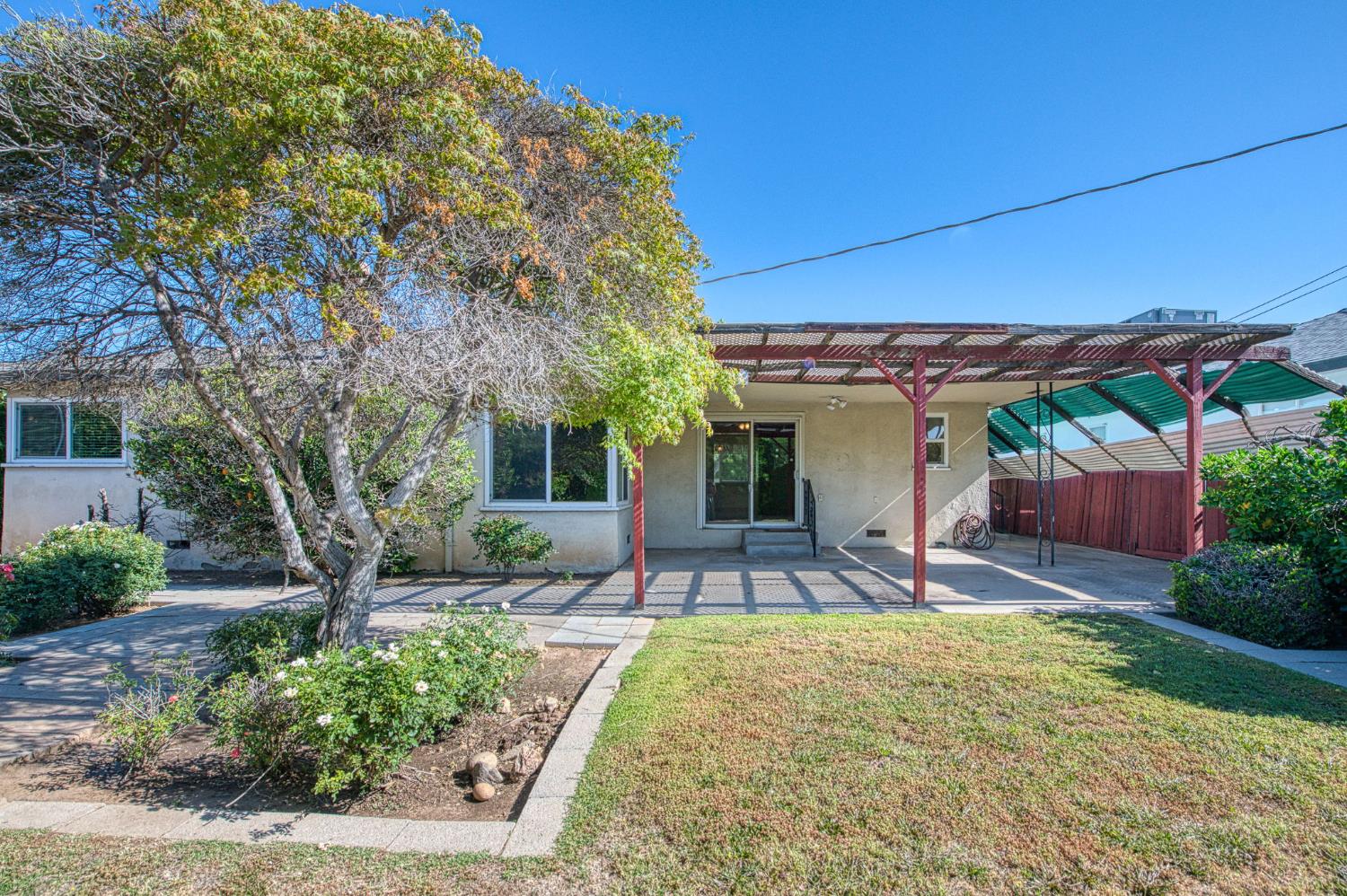 3544 E Indianapolis Ave, Fresno, CA 93726