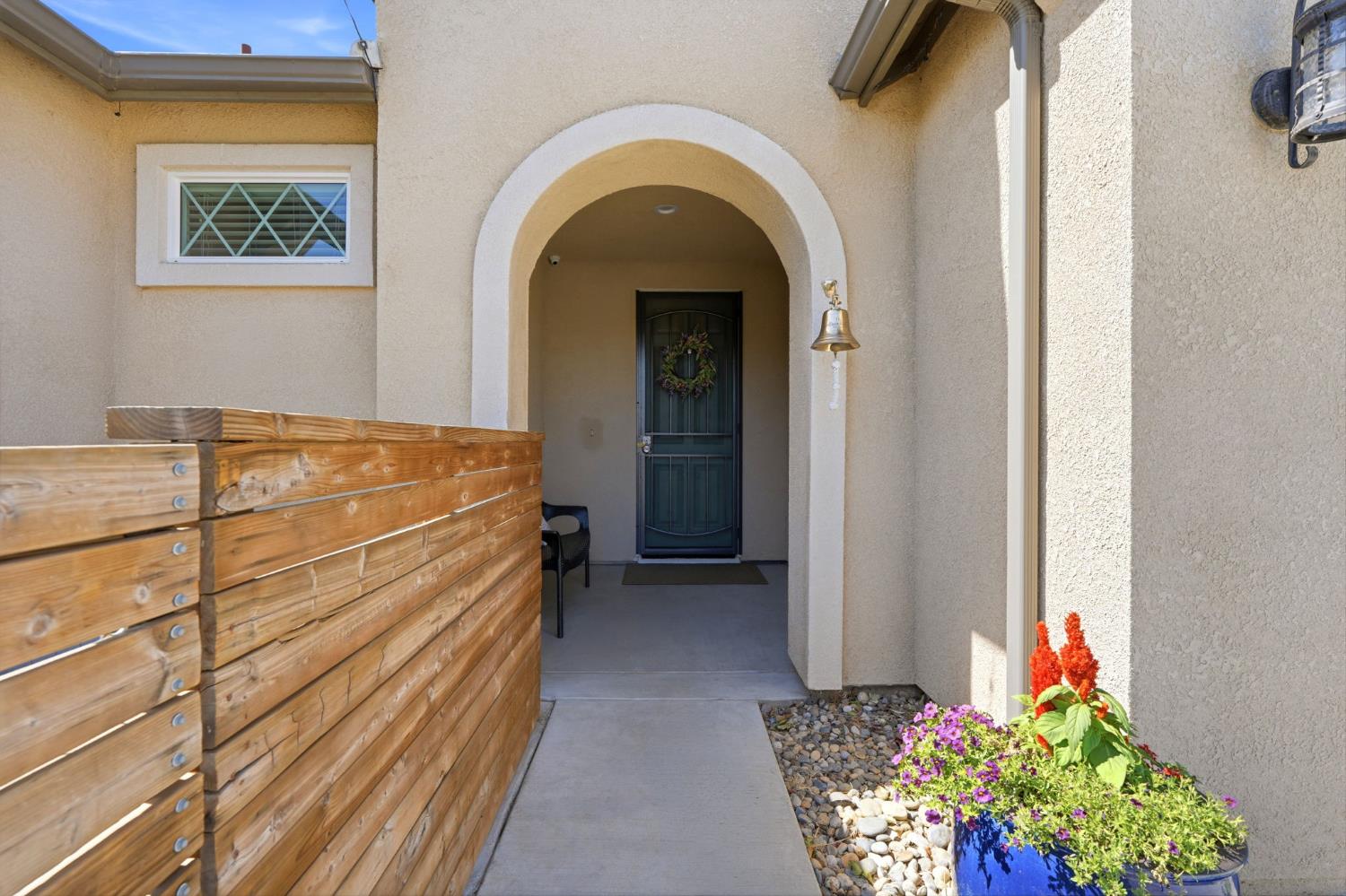 1383 E Donnybrook Pl, Hanford, CA 93230