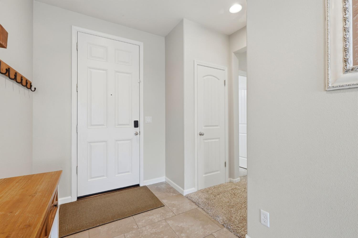 1383 E Donnybrook Pl, Hanford, CA 93230
