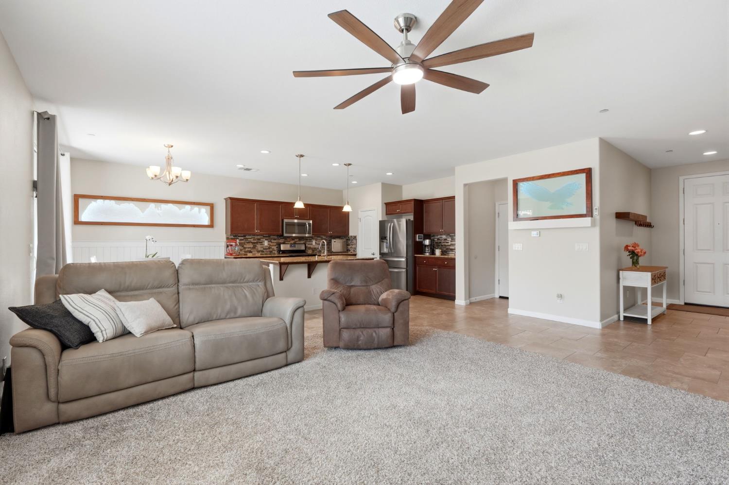 1383 E Donnybrook Pl, Hanford, CA 93230