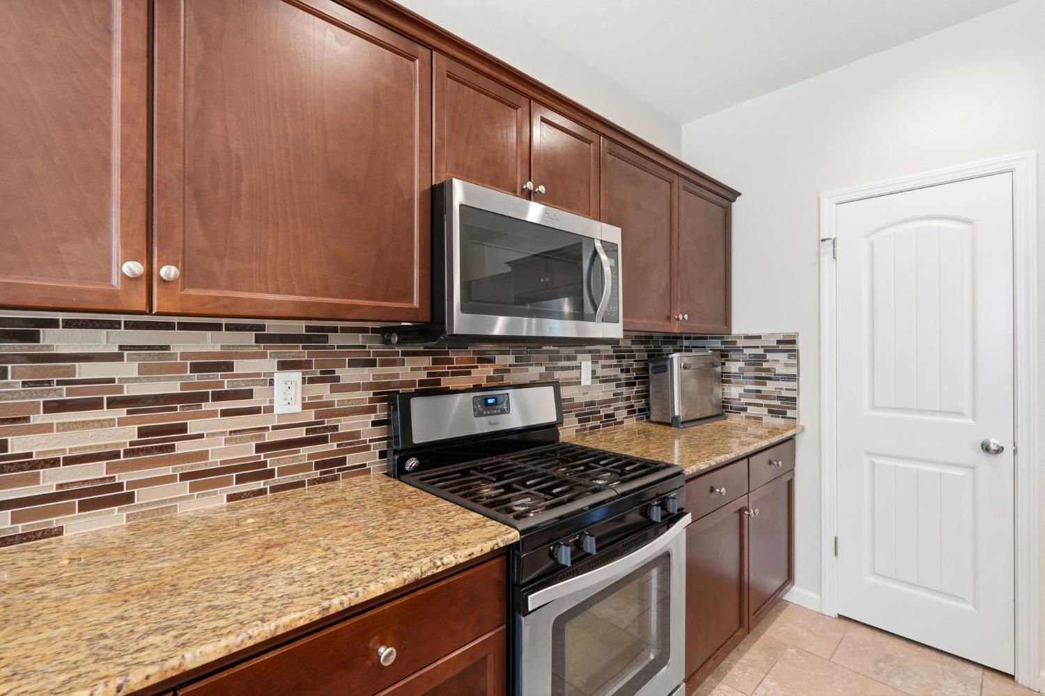 1383 E Donnybrook Pl, Hanford, CA 93230