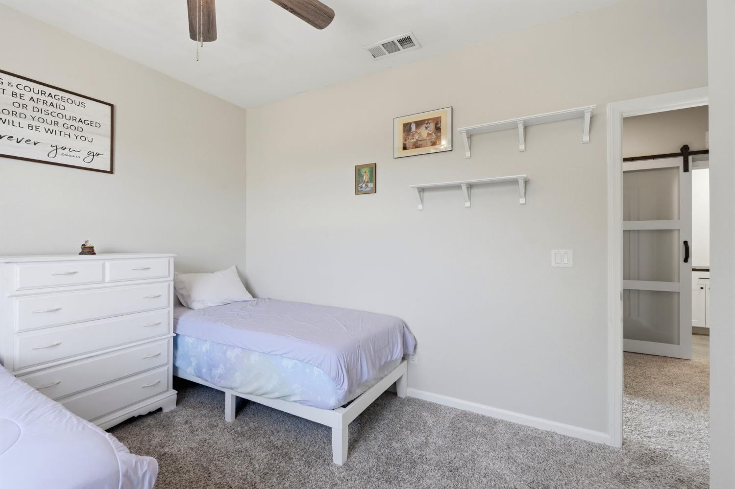 1383 E Donnybrook Pl, Hanford, CA 93230