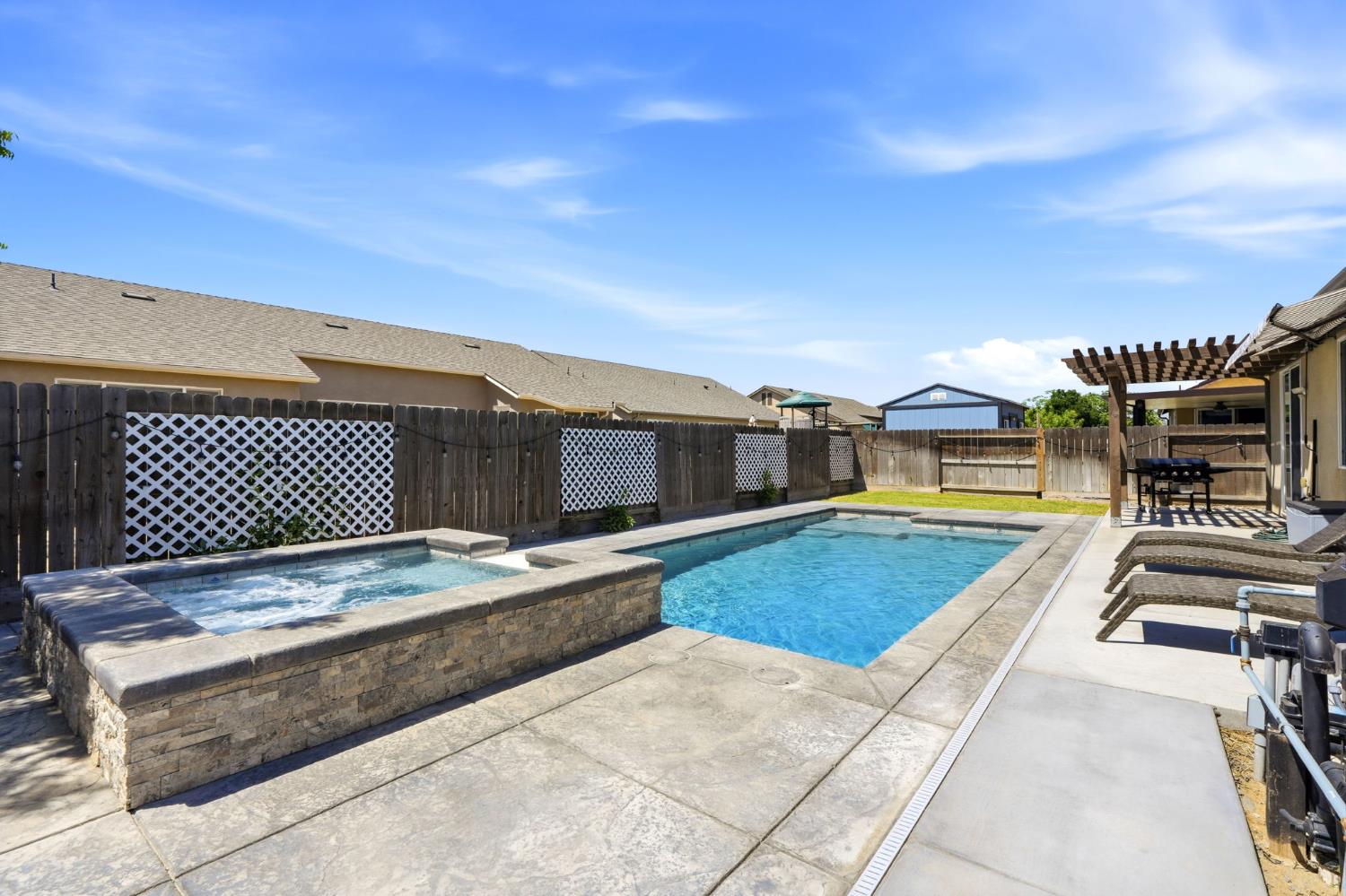 1383 E Donnybrook Pl, Hanford, CA 93230