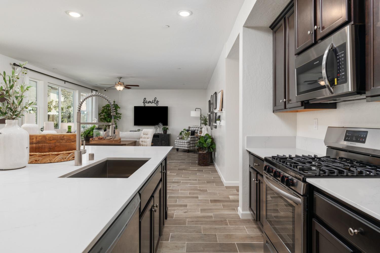 1942 N Arroyo Ave, Fresno, CA 93727