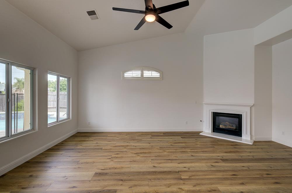 5048 W Brown Ave, Fresno, CA 93722